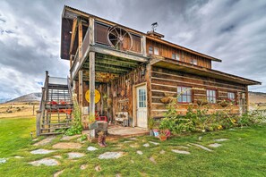 House Exterior | Gravel Driveway (Ample Parking)