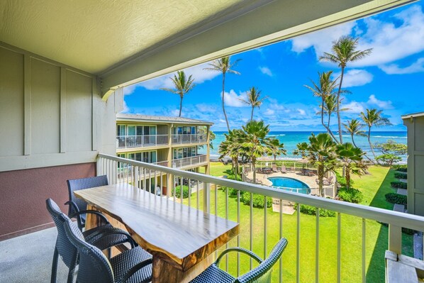 Enjoy sunset and moonrise from your Oceanfront Lanai