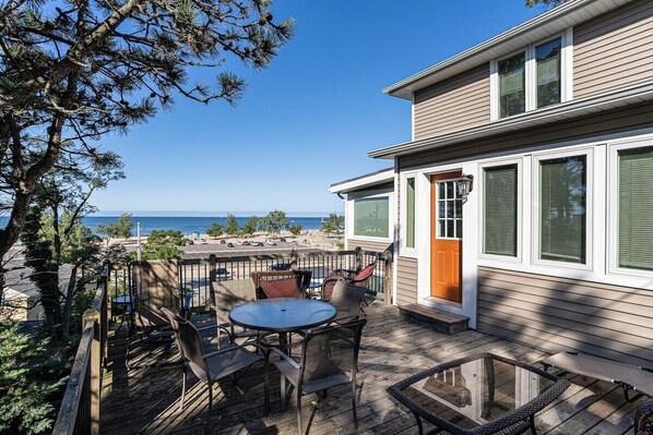 Happe House A Deck