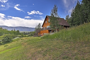 Cabin Exterior | Mountain Views