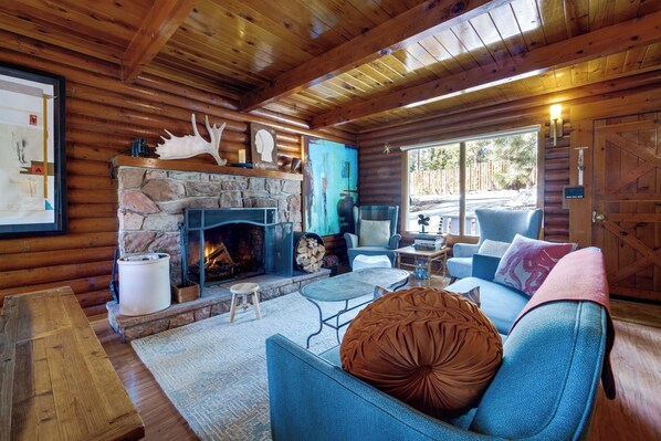 Kings Beach Vacation Rental | 3BR | 2BA | 1,281 Sq Ft | 2 Small Steps for Entry
