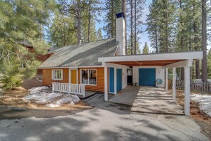 Parking | Carport (1 Vehicle) | Driveway (3 Vehicles)