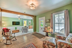 Entryway/Living Room