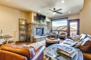 Living Room | Smart TV | Gas Fireplace | Queen Sleeper Sofa | 2nd Floor