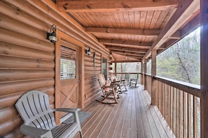 Private Deck | Gas Grill