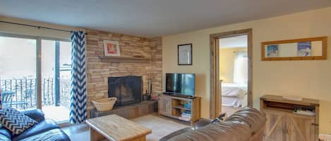 Crested Butte Vacation Rental Condo | 3BR | 3BA | 1,094 Sq Ft | Stairs Required