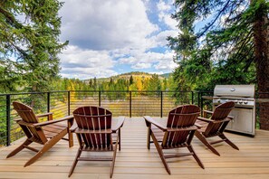 Private Deck | Gas Grill | Mountain Views