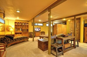 Living Room | Full Bed | Free WiFi | Central Heat