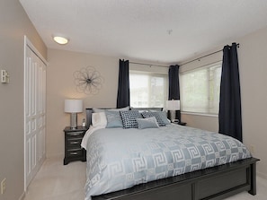 King bedroom with lovely views of the harbour