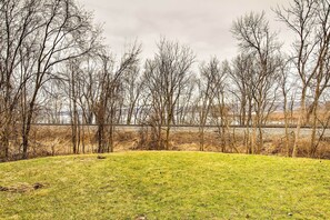 Exterior | River Views | Open Parking Lot