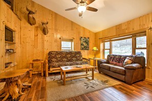 Living Room | Full Futon | Free WiFi | Central A/C & Heating