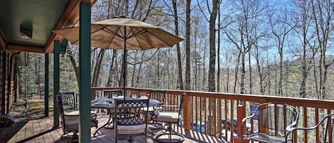 Gatlinburg Vacation Rental | 4BR | 2BA | 2,500 Sq Ft | Steps Required | 4+ Acres