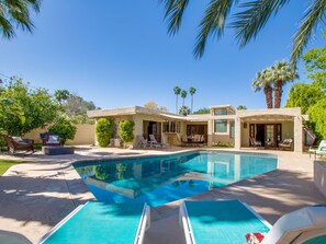 Fabulous resort-style pool yard