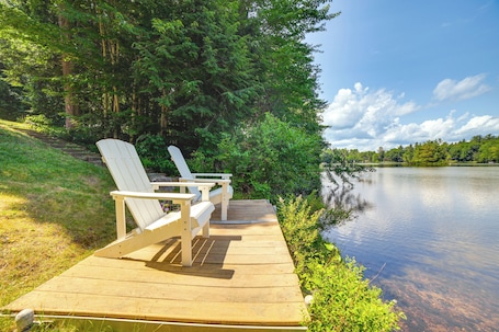Newbury Vacation Rental | 2BR | 1BA | 750 Sq Ft | Stairs Required