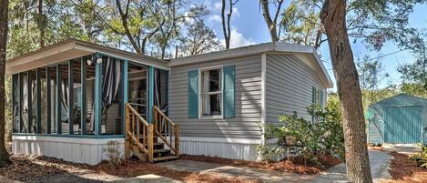 Midway Vacation Rental | 3BR | 2BA | 1,000 Sq Ft | 4 Steps to Enter