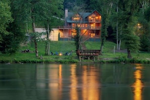 Hunter's Lodge - Ellijay - Exterior Rear 