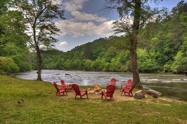 Inviting Firepit sits at the edge of the Coosawattee River