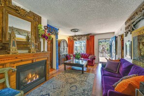 Living Room | Free WiFi | Gas Fireplace
