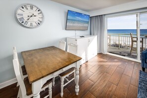 Living and Dining Area - Enjoy your meals with a view!