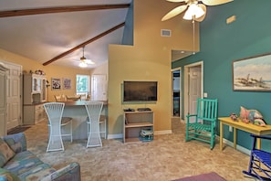 Living Room | Limited WiFi | Central A/C & Heat | Cable TV