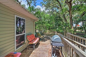 Furnished Deck | Gas Grill
