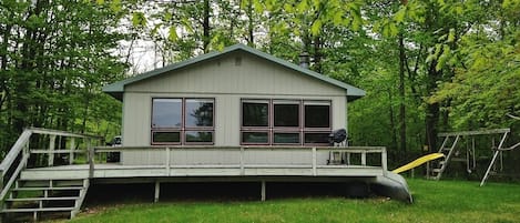 Longville Vacation Rental | Private Cabin | 2BR | 1BA | 1,000 Sq Ft