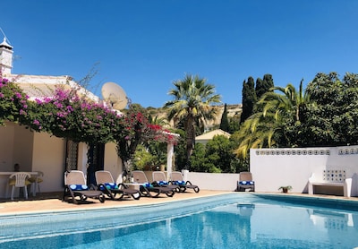 Villa exclusiva con piscina climatizada cerca de Sandy Beach, senderismo, golf y bodegas