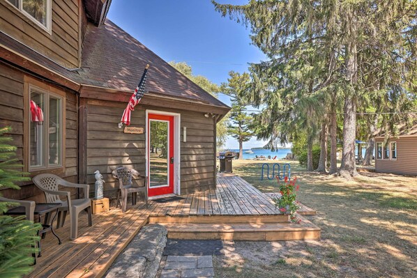 Suttons Bay Vacation Rental | 5BR | 3BA | 2,431 Sq Ft | Stairs Required