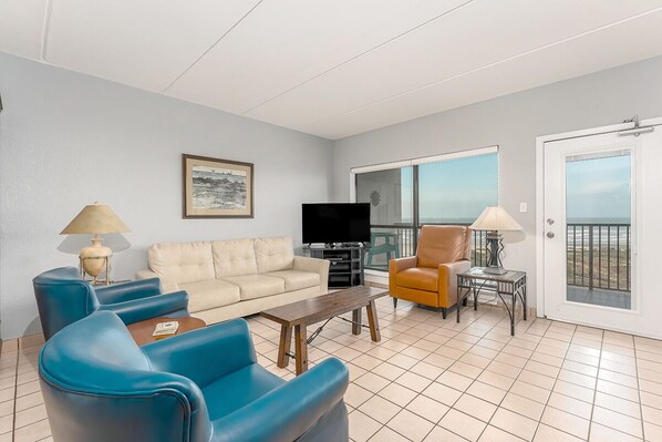 Experience breathtaking views of the South Padre Island beach from this cozy beachfront condoâ€”your perfect seaside retreat awaits! 
