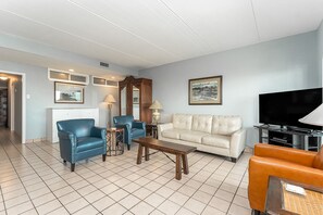 Gather your loved ones around the TV to catch up on the latest blockbusters after you spend warm summer days on the SPI shore.