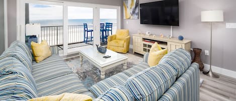 Living Room - Gather the family in the beach front living room and make some memories that will last a
lifetime!
