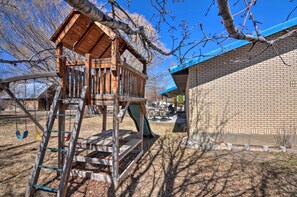 Private Yard | Swing Set