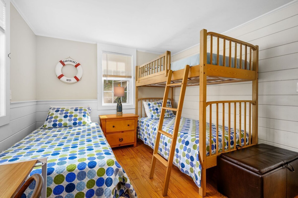 Walk to Beach Central Location AC WiFi Lobsta House