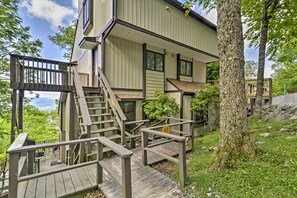 Home Exterior | Upper & Lower Deck Views