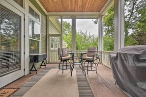 Outdoor Space | Screened Deck | Gas Grill