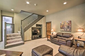 Main House | Family Room | Ground Floor | Smart TV w/ Cable