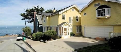 Main House and Guest Suite Over the Garage