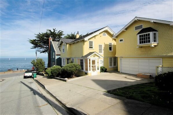 Main House and Guest Suite Over the Garage