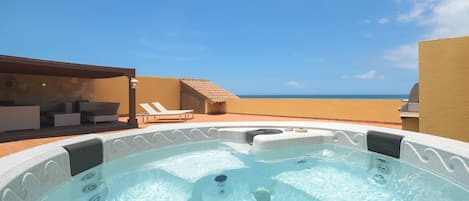 The best roof terrace in Oceania Deluxe Beachfront Condo resort.