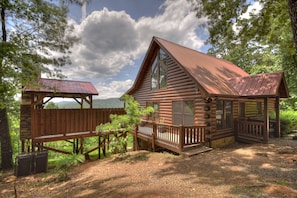 Sunset Ridge - Charming Exterior Of This Blue Ridge Cabin Rental With Amazing Mountain View