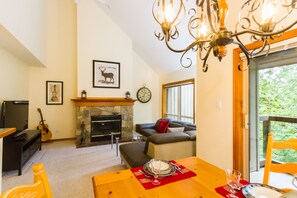 Living/Dining Area