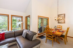 Living/Dining Area