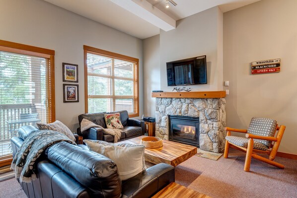 Main Floor - Living Room With Gas Fireplace