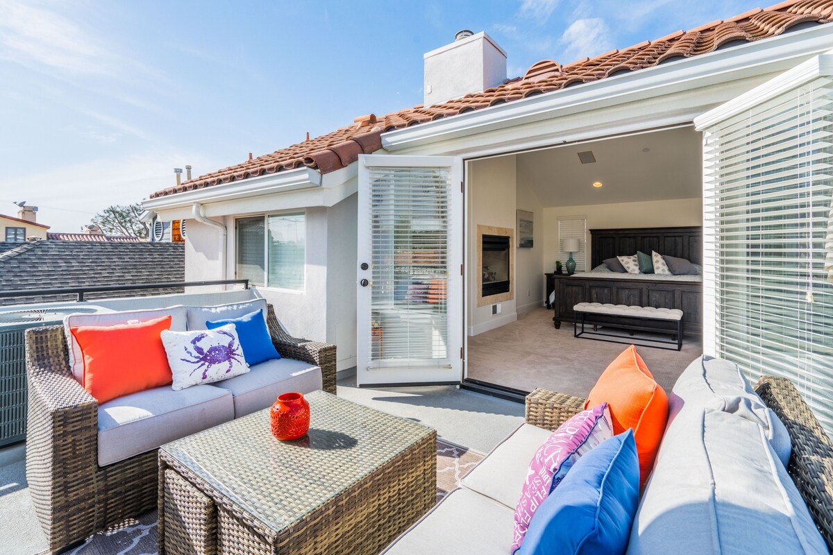 Corona Del Mar Back Unit Townhouse With Private Balconies Near the Beach