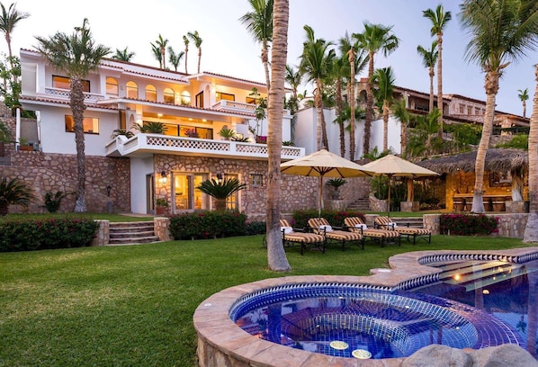 Located in the private Los Cabos community of Palmilla, this beachfront villa keeps you steps away from the azure waves of the Sea of Cortez