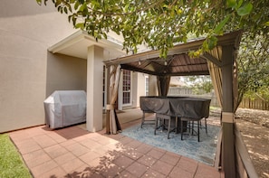 Private Patio | Gas Grill | Covered Outdoor Dining