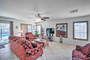Living Room | Smart TV | Free WiFi