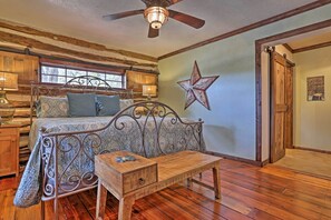 This historic hideaway has all the comforts of home and a classic Texas feel!