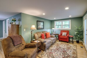 Living Room | Gas Fireplace