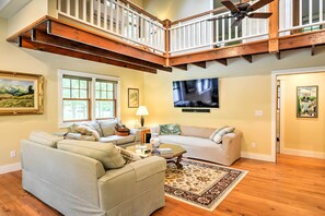 Living Area | Wood-Burning Fireplace | Smart TV | Free WiFi | Books | 1st Floor